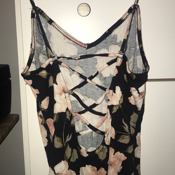 ✨AE Floral Body Suit✨ - Picture 2 of 3